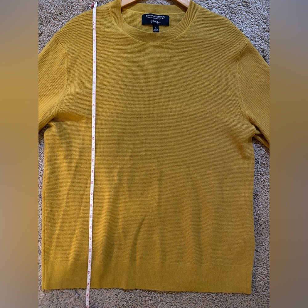 Banana Republic Men's Mustard Crewneck Sweater - Picture 3 of 4